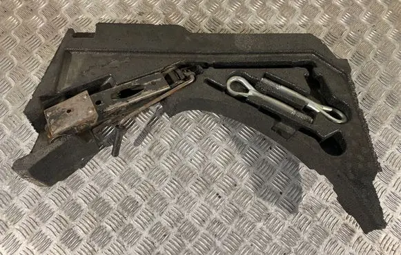Nissan Qashqai Tool set 