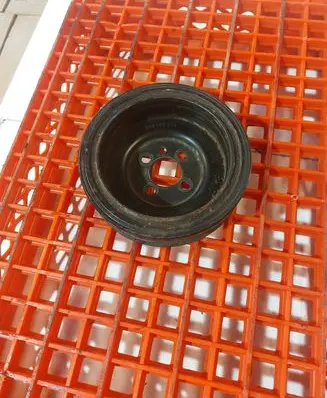 Volkswagen PASSAT B6 Belt tensioner pulley 03G106843