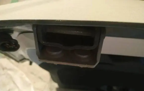Subaru Legacy Tailgate/trunk/boot hinge