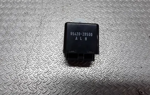 Hyundai Santa Fe Window wiper relay 954202B500