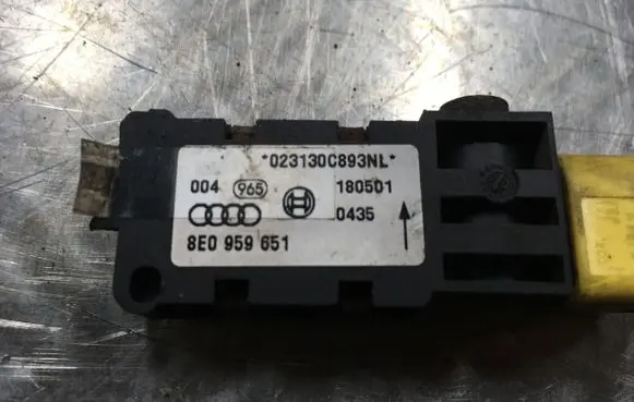 Audi A4 S4 B7 8E 8H Airbag deployment crash/impact sensor 8E0959651 023130C893NL 1805010435