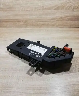 Opel Signum Fuse module 13181983 518721204