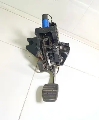Renault Trafic III (X82) Clutch pedal 465033911R 93459472 0271191