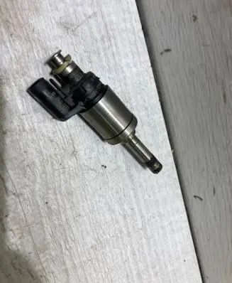 Ford C-MAX II Fuel injector dm5g-9f593-aa
