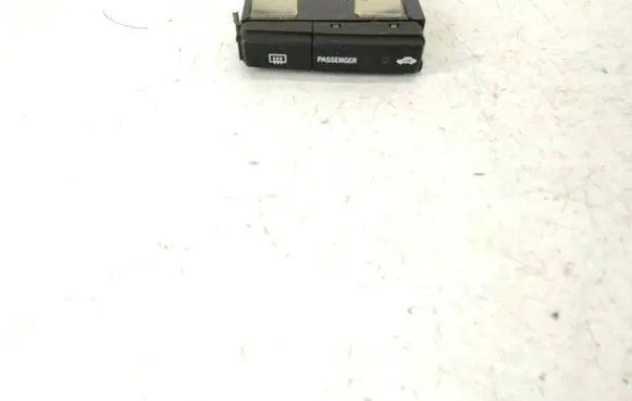 Toyota Avensis T250 Windscreen/window heater switch 06W36E 05130C MS34100266
