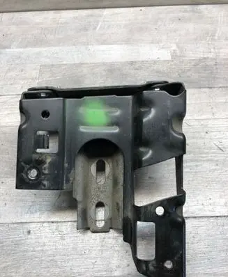 Peugeot 208 Engine mount bracket 9810216980 9807450680