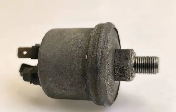Audi 80 90 S2 B4 Oil pressure sensor 035919561 794 0301