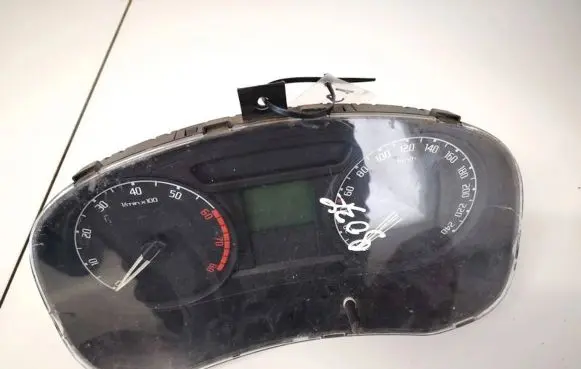 Skoda Fabia Mk2 (5J) Speedometer (instrument cluster) 5j0920800b a2c53111432
