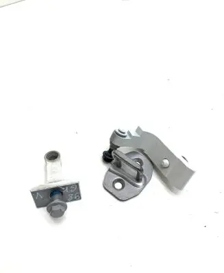 BMW 5 G30 G31 G38 Front door lock loop/hook striker 7394436 7333061