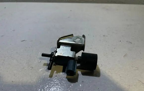 Toyota RAV 4 (XA40) Turbo solenoid valve 909101228