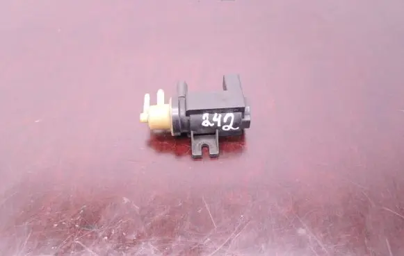 Volkswagen Caddy Turbo solenoid valve 1K0906627A 1K0906627 D242