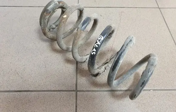 Toyota Avensis T270 Rear coil spring