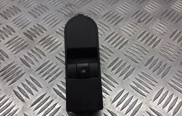 Opel Zafira B Quarter vent window switch 13228709