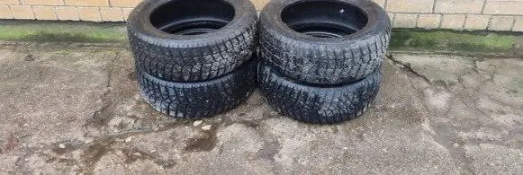 Volkswagen Touran I R16 winter/snow tires with studs 