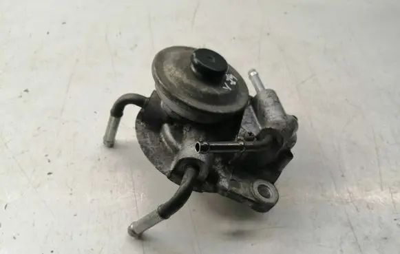 Toyota Corolla Verso AR10 Fuel filter bracket/mount holder 233800R010