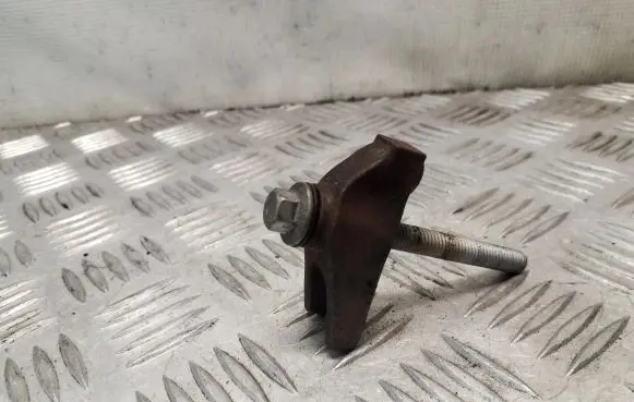 Dodge Nitro Fuel Injector clamp holder