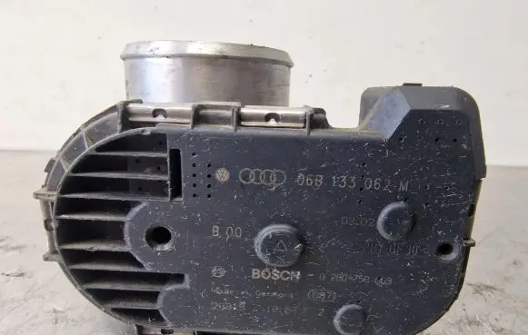 Volkswagen PASSAT B5 Throttle valve 06B133062M