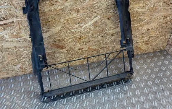 BMW X5 E53 Radiator mount bracket 1439105 17101439105