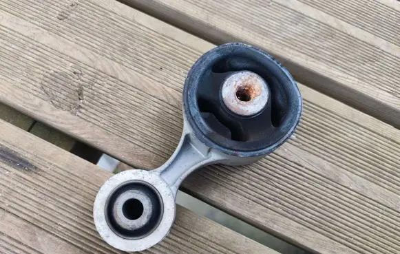 Engine mount bracket