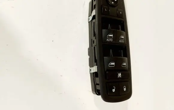 Chrysler Pacifica Electric window control switch 10123670