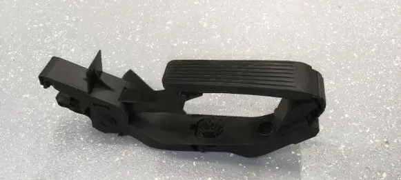 Mercedes-Benz E W211 Accelerator throttle pedal A2113000604