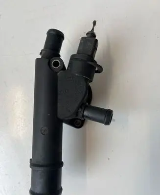 Volkswagen Touran I Engine coolant pipe/hose 038121132D
