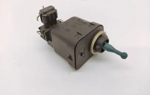 Volkswagen Transporter - Caravelle T4 Headlight level adjustment motor 6K5141