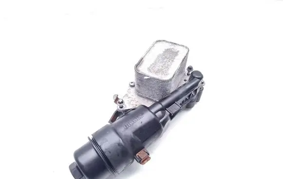 BMW 2 F45 Oil filter mounting bracket 72353179