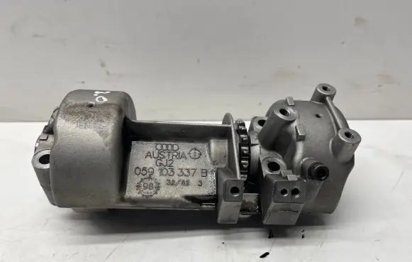 Audi A4 S4 B7 8E 8H Oil pump 059103337B
