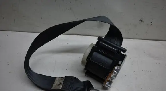 Mazda 3 II Rear seatbelt T89506T