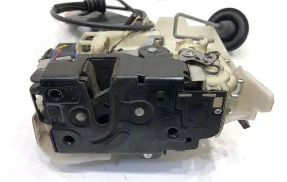 Volkswagen Transporter - Caravelle T5 Front door lock 7H0837868