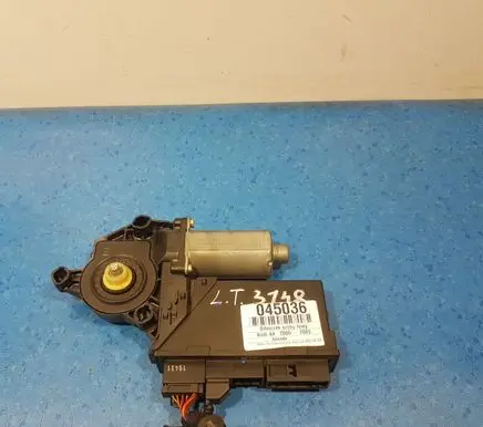 AC 428 Vent window/glass motor 8E0959801A