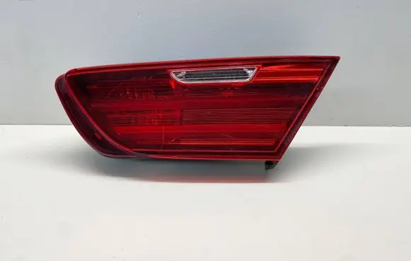 Tailgate rear/tail lights