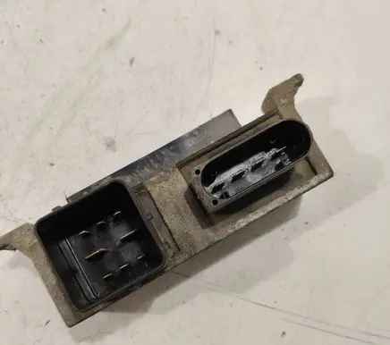 Renault Megane III Glow plug pre-heat relay 8200558438