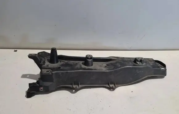 Volvo XC90 Fender mounting bracket 31391777