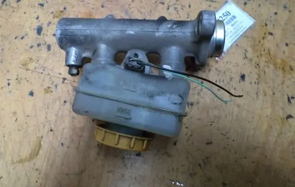 Subaru Forester SF Master brake cylinder