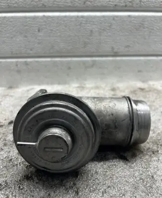 BMW 1 E81 E87 EGR valve 70051200