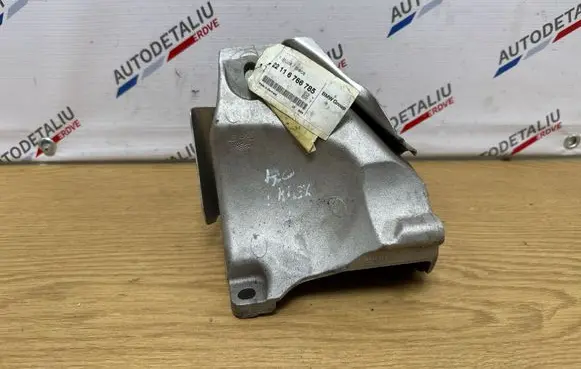 BMW X5 E53 Engine mounting bracket 22116765047