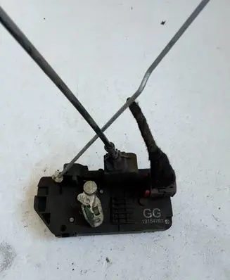 Opel Corsa C Rear door lock 13154793