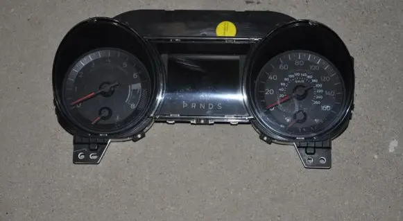 Ford Mustang VI Speedometer (instrument cluster) GR3T10849AD KLEP811