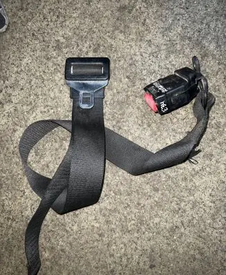 BMW 5 E34 Front seatbelt buckle 72118120354