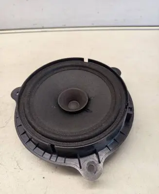 Nissan Qashqai+2 Front door speaker 