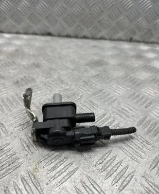 Toyota RAV 4 (XA50) Vacuum valve 9091012279 1907108