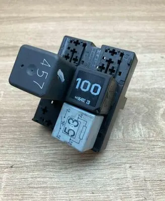 Volkswagen PASSAT B7 Other relay 038907281B 1K093750