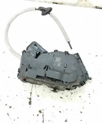 Volkswagen Touran III Rear door lock 5TA839016E A046465