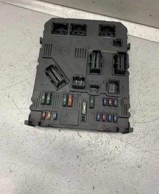 Peugeot 206 Fuse module 9649627880 S118085220