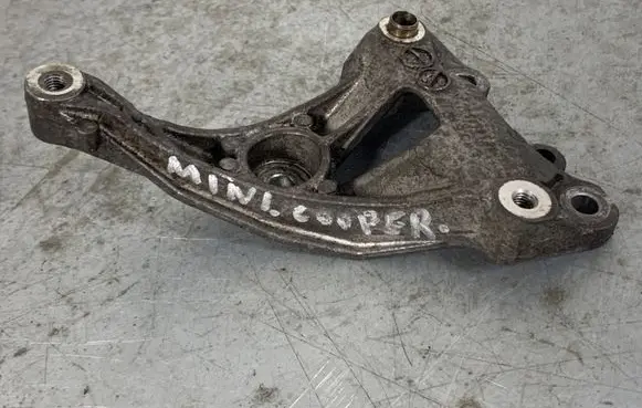 Mini Cooper Countryman R60 Engine mounting bracket 7580781