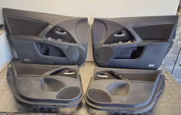 Toyota Avensis T270 Front door card panel trim
