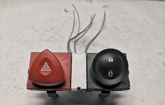 Renault Megane II Hazard light switch 8200109723 8200107808 88040001
