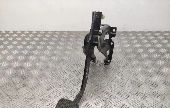 Mercedes-Benz Sprinter W906 Brake pedal A0015456709